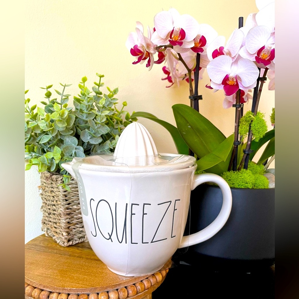 NEW Rae Dunn Squeeze Juicer & Pitcher White